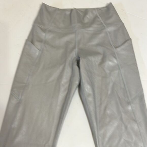 NWT Fabletics Matte Silver Foil Oasis PureLuxe High-Waisted 7/8 Legging Size XS - Picture 8 of 10